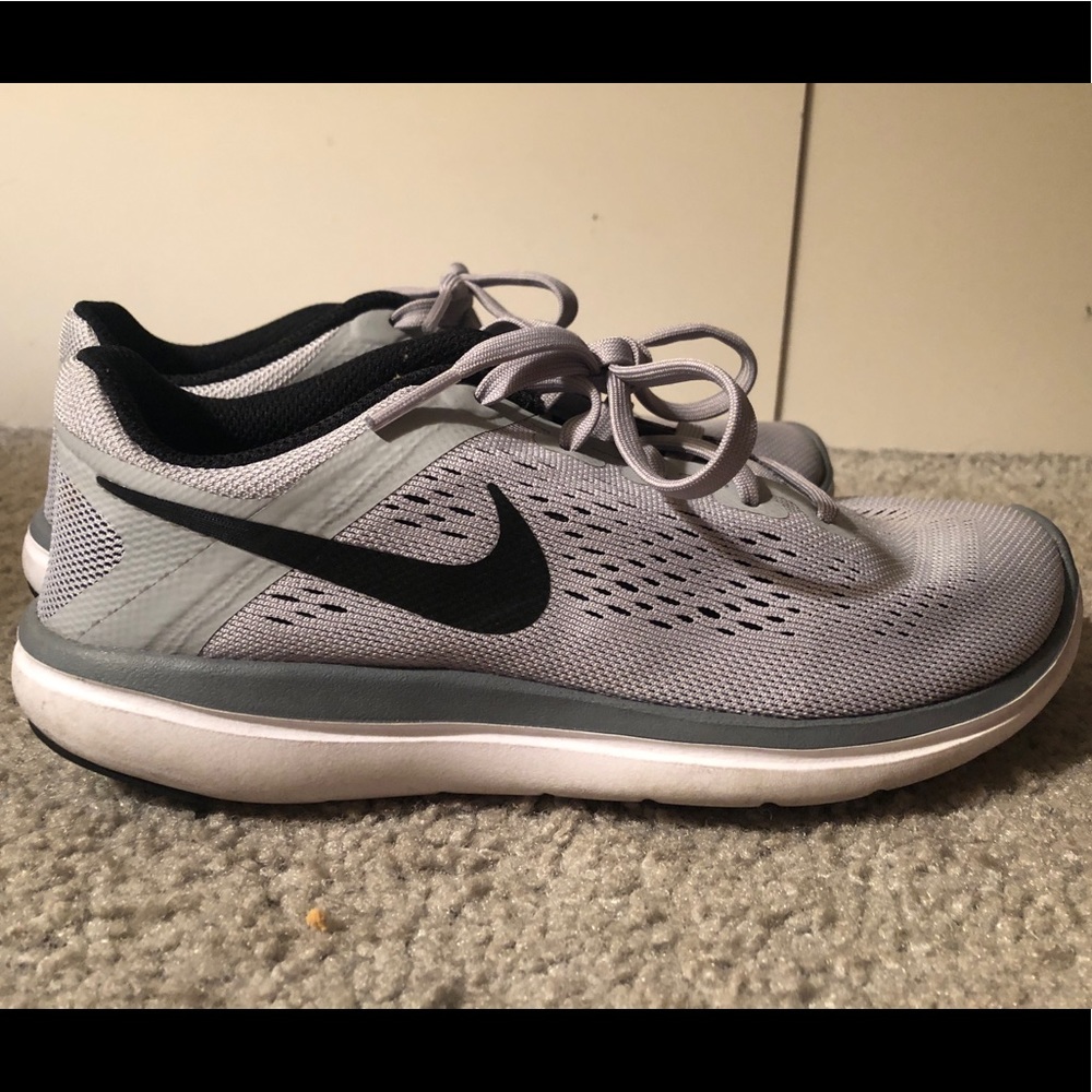 NIKE RUNNING SHOES - Picture 2 of 4
